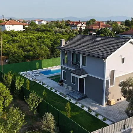 Royal Garden فيلة