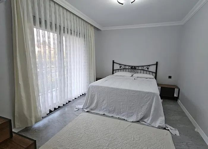 Royal Garden Villa *